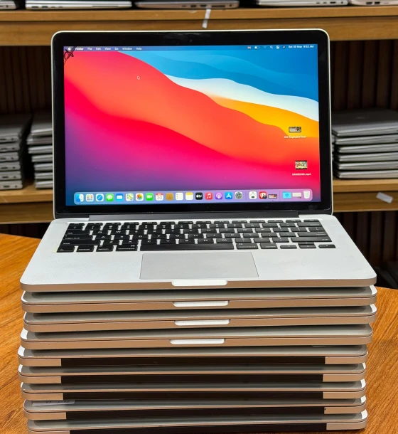 MACBOOK PRO 13' 2015 i5 8 GB RAM 512GBSSD
